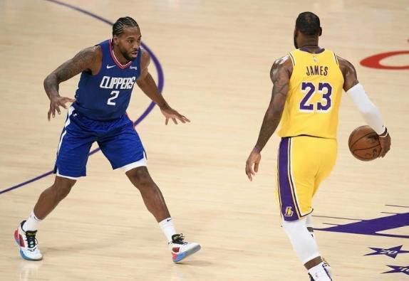 沃格尔:防守能使我们赢球 关键球也是NBA常规赛，凭借着布克的绝杀，太阳客场116-113险胜尼克斯。